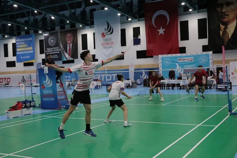 Samsun’un ev sahipliğinde düzenlenen 19 Yaş Altı Badminton Türkiye Şampiyonası sona erdi.