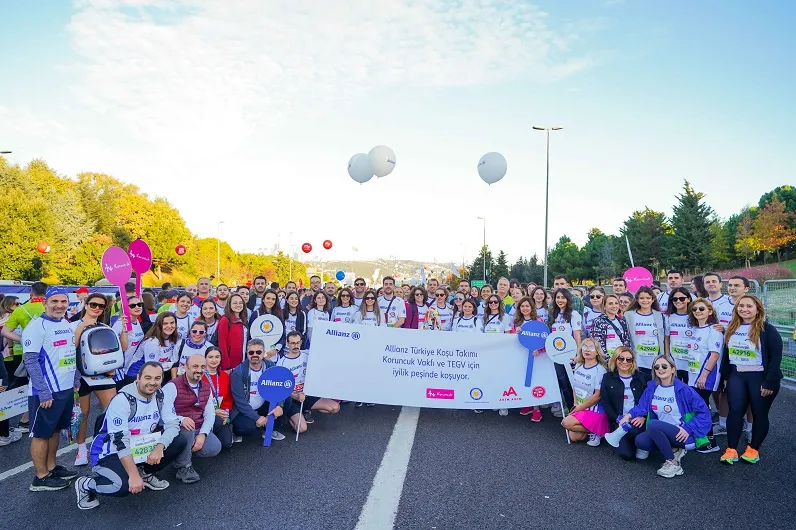 Allianz Türkiye gönüllüleri, ‘Yüzyılın Koşusu’ İstanbul Maratonu’nda iyilik için koştu