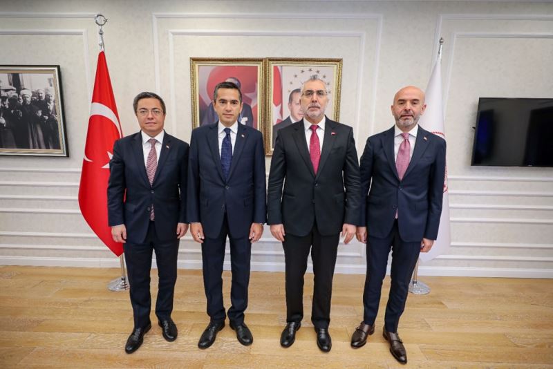 Bakan Işıkhan, TİSK Genel Başkanı Özgür Burak Akkol ile Görüştü
