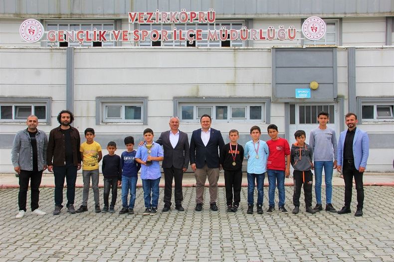Vezirköprü’ De Yaz Spor Şenlikleri Satranç Turnuvası yapıldı.