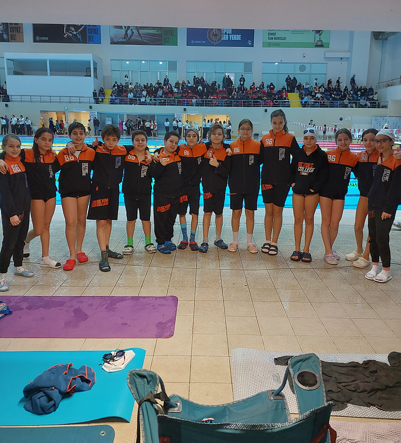 Türkiye Şampiyonası Yarışlarına Sevinç Koleji Kız Yüzme Takımı Damga Vurdu!