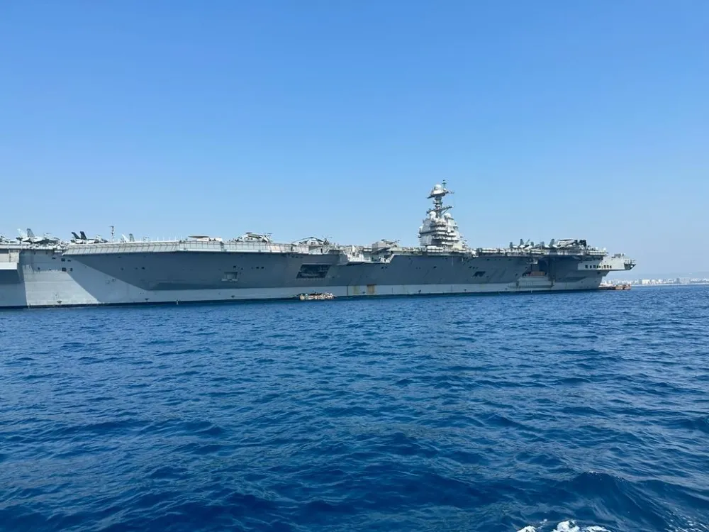 Dünyanın en büyük uçak gemisi USS Gerald R. Ford,QTerminals Antalya Limanı açıklarına demirledi