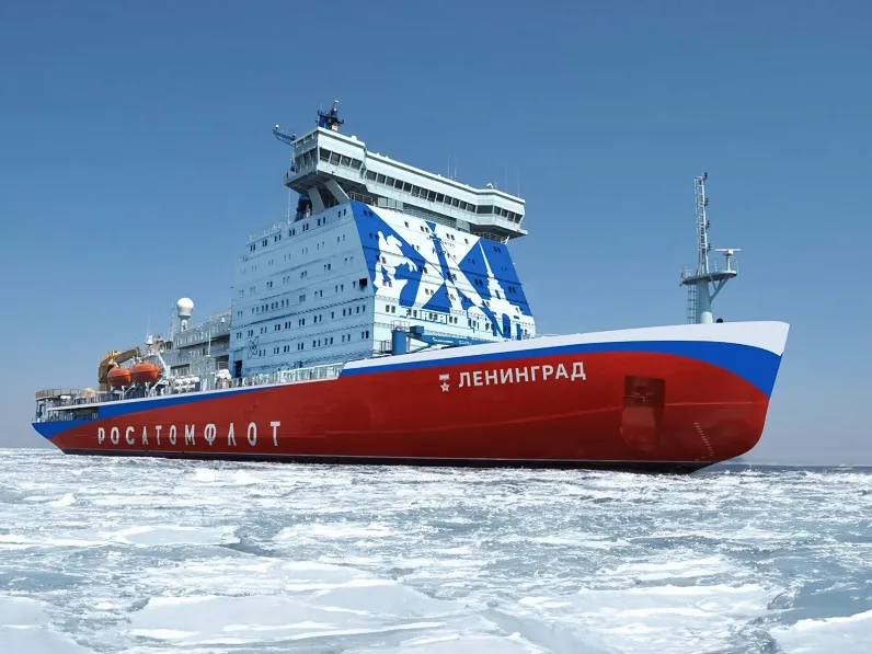 Rusya, Leningrad Buzkıranı’nı suya indirdi 