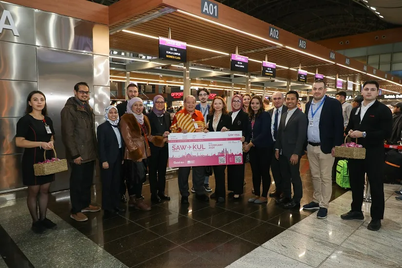  Kuala Lumpur-Sabiha Gökçen seferini yapan ilk uçak Havalimanı’nda törenle karşılandı