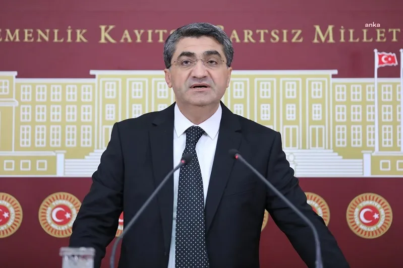 Ekmen, “AK Parti’nin MHP ile ortaklığı Türkiye’yi büyük siyasi ve ekonomik krizlerin içine düşürmüştür”