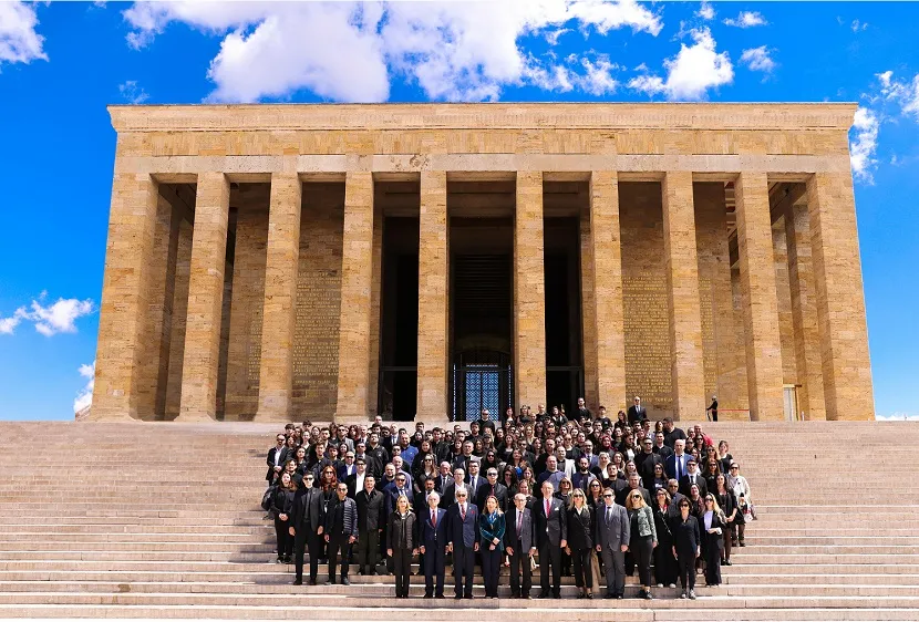 Türk Eğitim Vakfı 57. Kuruluş Yıldönümünde Anıtkabir’de Ata’nın Huzuruna Çıktı
