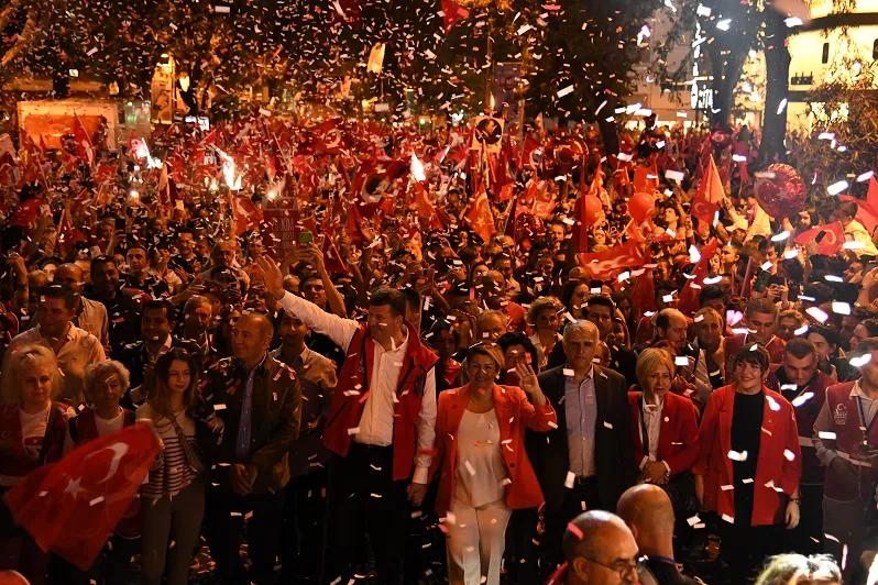 KADIKÖY, CUMHURİYET’İN 100. YILINI YÜZ BİNLERCE KİŞİYLE KUTLADI