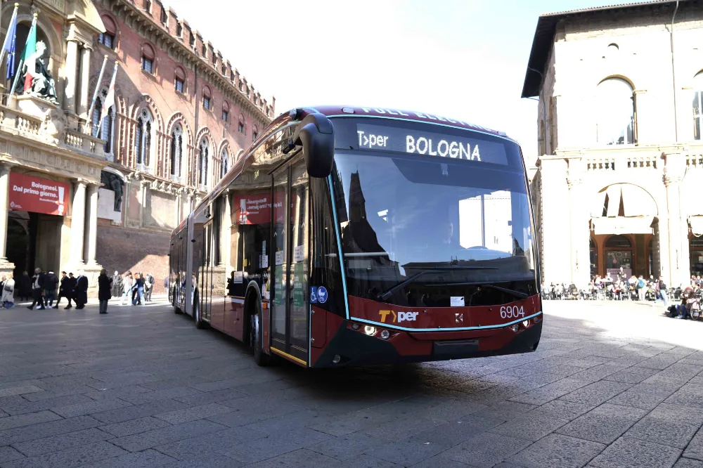 Karsan Bologna’da Hizmet Verecek 18 Metrelik e-ATA Otobüslerinin TPER’e Teslimatı Başladı! 