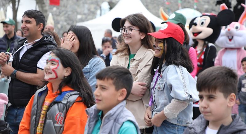 Depremzede Aileler Bakü’de Aile Festivaline Katıldı