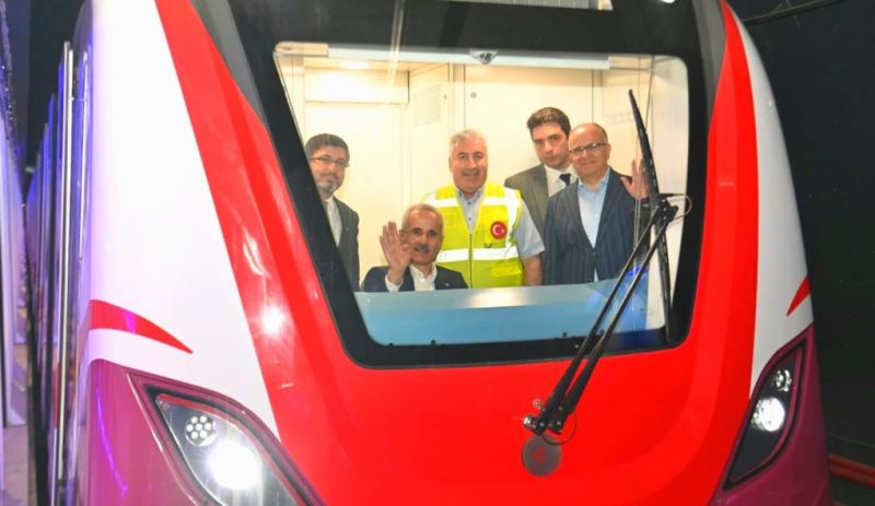 TÜRKİYE’NİN EN HIZLI METROSU; METROBÜS VE YENİKAPI-TAKSİM-HACIOSMAN METRO HATTI İLE ENTEGRE OLACAK