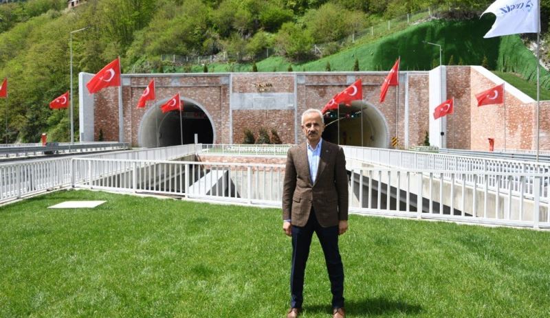 ULAŞTIRMA BAKANI URALOĞLU: YENİ ZİGANA TÜNELİNDEN 1.5 AYDA 251 BİN ARAÇ GEÇTİ