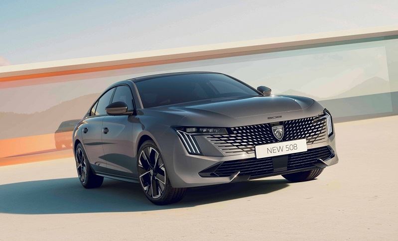 PEUGEOT 508, GÖZ ALICI SÜRÜŞ İÇİN YENİLENDİ!