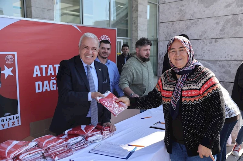 Nilüfer Atatürk posterleriyle donanıyor