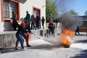 Kız Öğrenci Yurdunda yangın tatbikatı