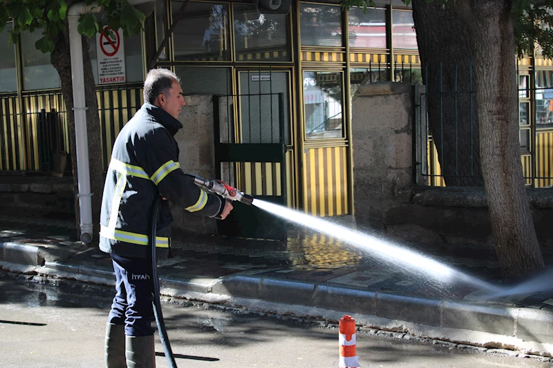 Belediyemiz Tarafından Camilerde Bahçe ve Çevre Temizliği Çalışmaları