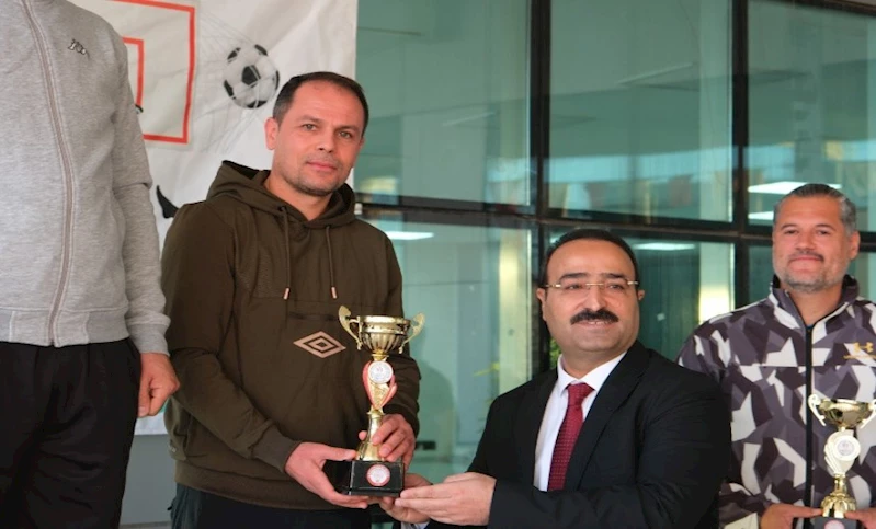 Cumhuriyet Bayramına Özel Olarak Düzenlenen Tenis Turnuvasında Ödüller Sahiplerini Buldu