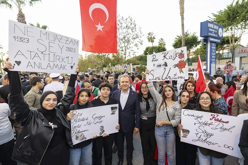 Başkan Seçer, Cumhuriyet’in 101. Yaşını Kutlamak İçin Gençlerle ‘Bayrak Yürüyüşü’nde Buluştu