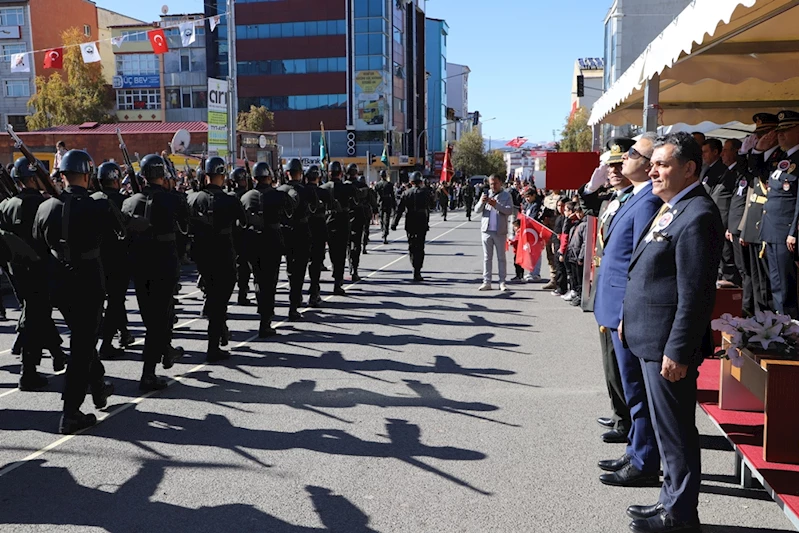 ARDAHAN’DA CUMHURİYET BAYRAMI’NIN 101. YAŞI COŞKUYLA KUTLANDI