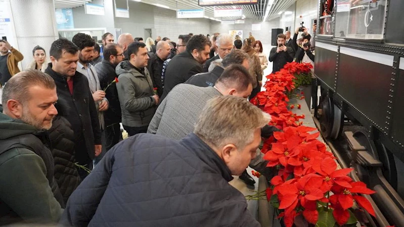 SAAT DOKUZU BEŞ GEÇE İSTANBUL METROSU