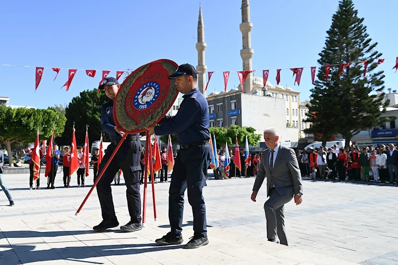 29 Ekim Cumhuriyet Bayramı Atatürk Anıtına Çelenk Sunma Töreni