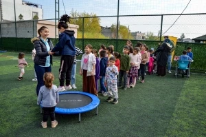 Çocuklar şenlikte gönüllerince eğlendi