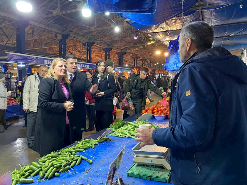 BAŞKAN HÜRRİYET’E KANDIRA PAZAR’INDA YOĞUN İLGİ VE TEŞEKKÜR!