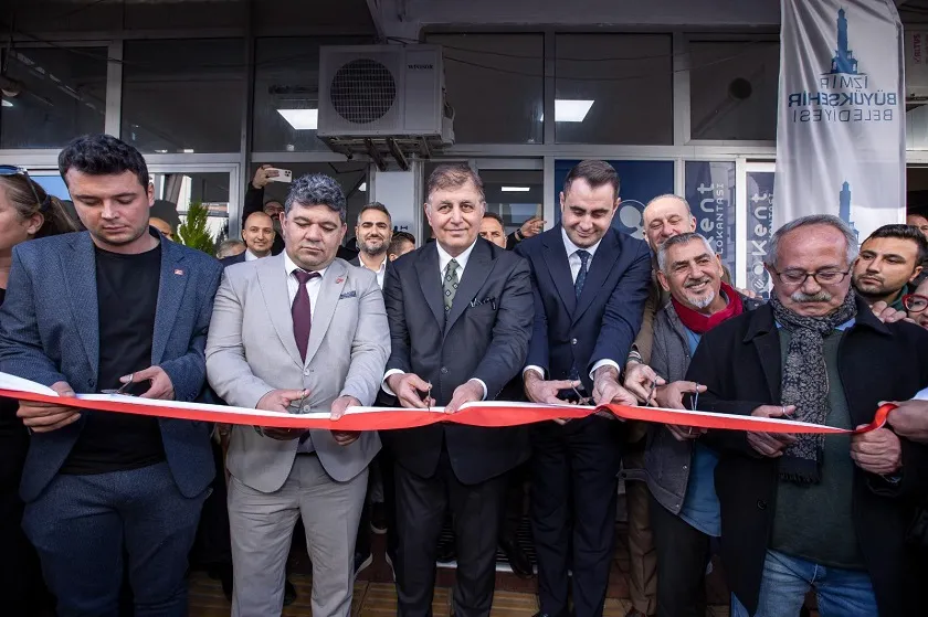 Başkan Tugay kurdeleyi kesti, tanzim satış mağazalarının müjdesini verdi 