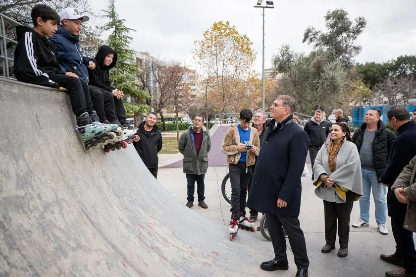 Başkan Tugay’dan Buca’nın parklarında saha turu