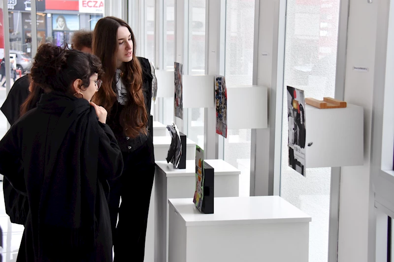 Üniversite Öğrencileri Eserlerini Süleymanpaşa Sanat ve Tasarım Galerisi’nde Sergiledi