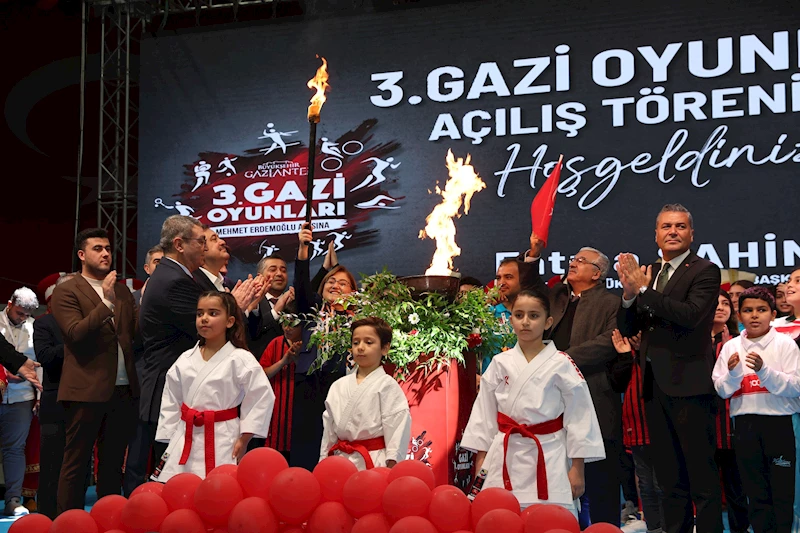 3’ÜNCÜ GAZİ OYUNLARI GÖRKEMLİ BİR TÖRENLE BAŞLADI