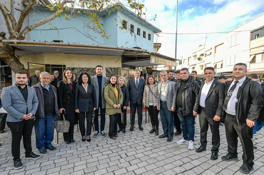 Başkan Tugay, Kınık’ta üreticilere fidan dağıttı