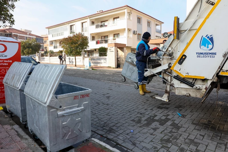 YUNUSEMRE’DE ÇÖP KONTEYNERLERİ YENİLENİYOR