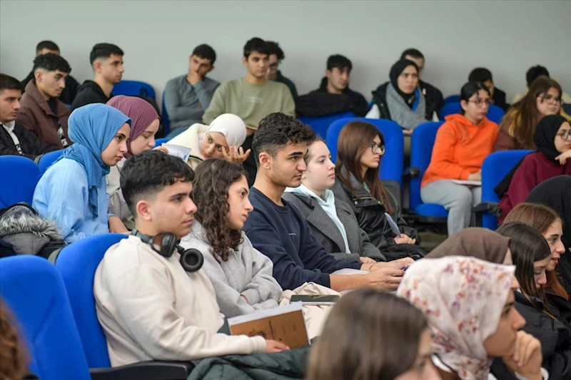 Esenyurt Belediyesi’nden Gençlere Liseden Üniversite Yaşamına Geçiş Semineri