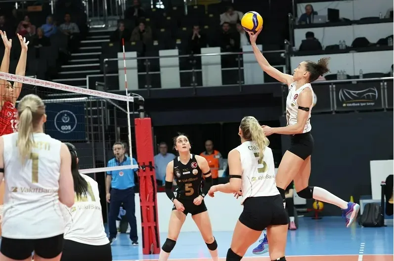 VakıfBank, sahasında THY’yi 3-1 ile geçti