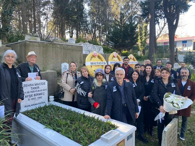 Türk Eğitim Vakfı, Usta Tiyatrocu Zehra Macide Tanır’ı Kabri Başında Andı