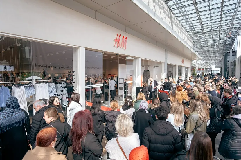 H&M’İN TRABZON’DAKİ İLK MAĞAZASI FORUM TRABZON AVM’DE AÇILDI!