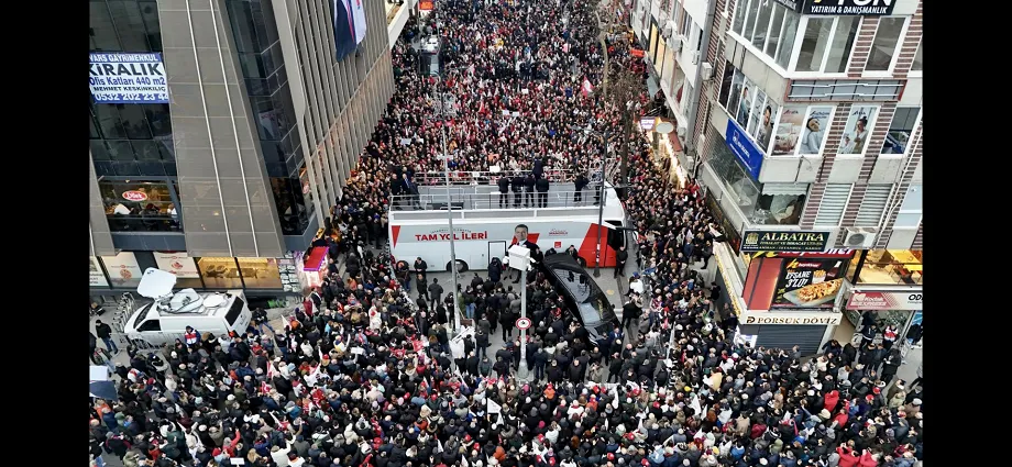 AVCILAR’DA DEMOKRASİ RÜZGARI 