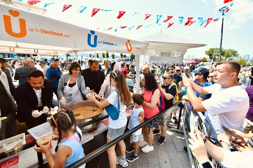 ÜSKÜDAR BELEDİYESİ’NDEN AŞURE İKRAMI