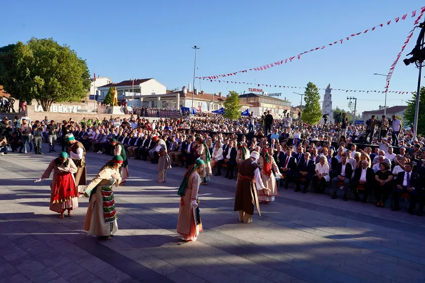 ÖZEL’DEN İKTİDARA “ALTERNATİF TÖREN” TEPKİSİ: HACI BEKTAŞ