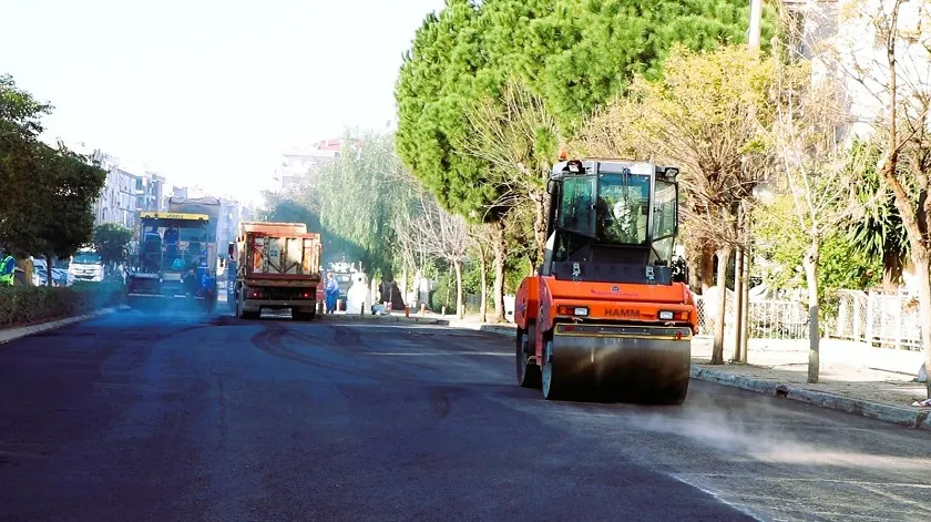 Başkan Tugay söz verdi, 2025 yılı asfalt seferberliğiyle başladı